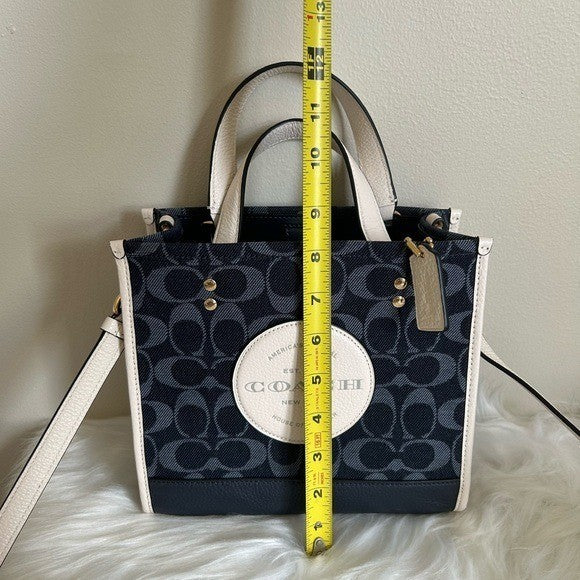 Coach Dempsey 22 Navy Chalk Signature Jacquard Leather Crossbody Bag Excellent