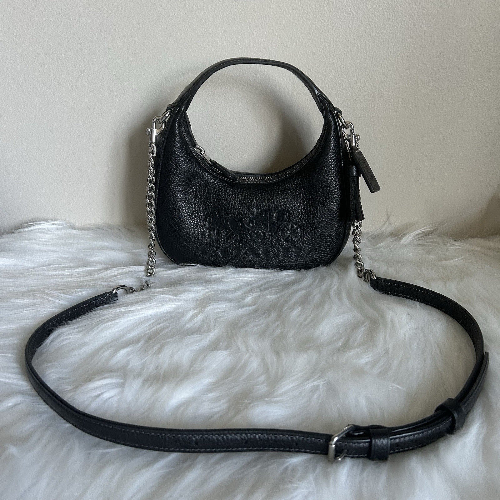 Coach Carmen Black Pebbled Leather Shoulder Bag Excellent