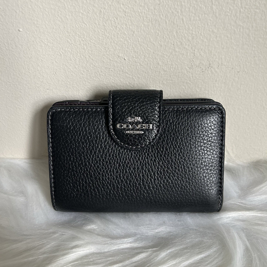 Coach Medium Corner Zip Black Pebbled Leather Wallet Excellent
