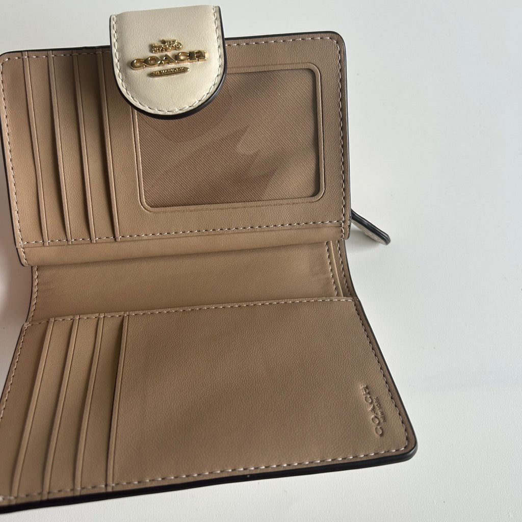 Coach Medium Corner Zip Wallet Chalk White Star Print Leather Excellent