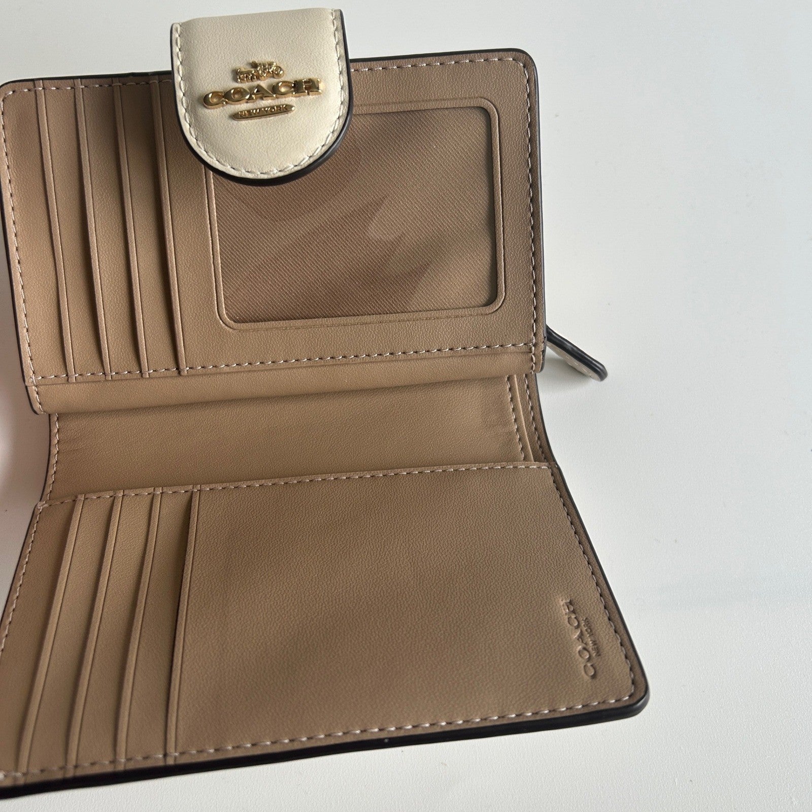 Coach Medium Corner Zip Wallet Chalk White Star Print Leather Excellent