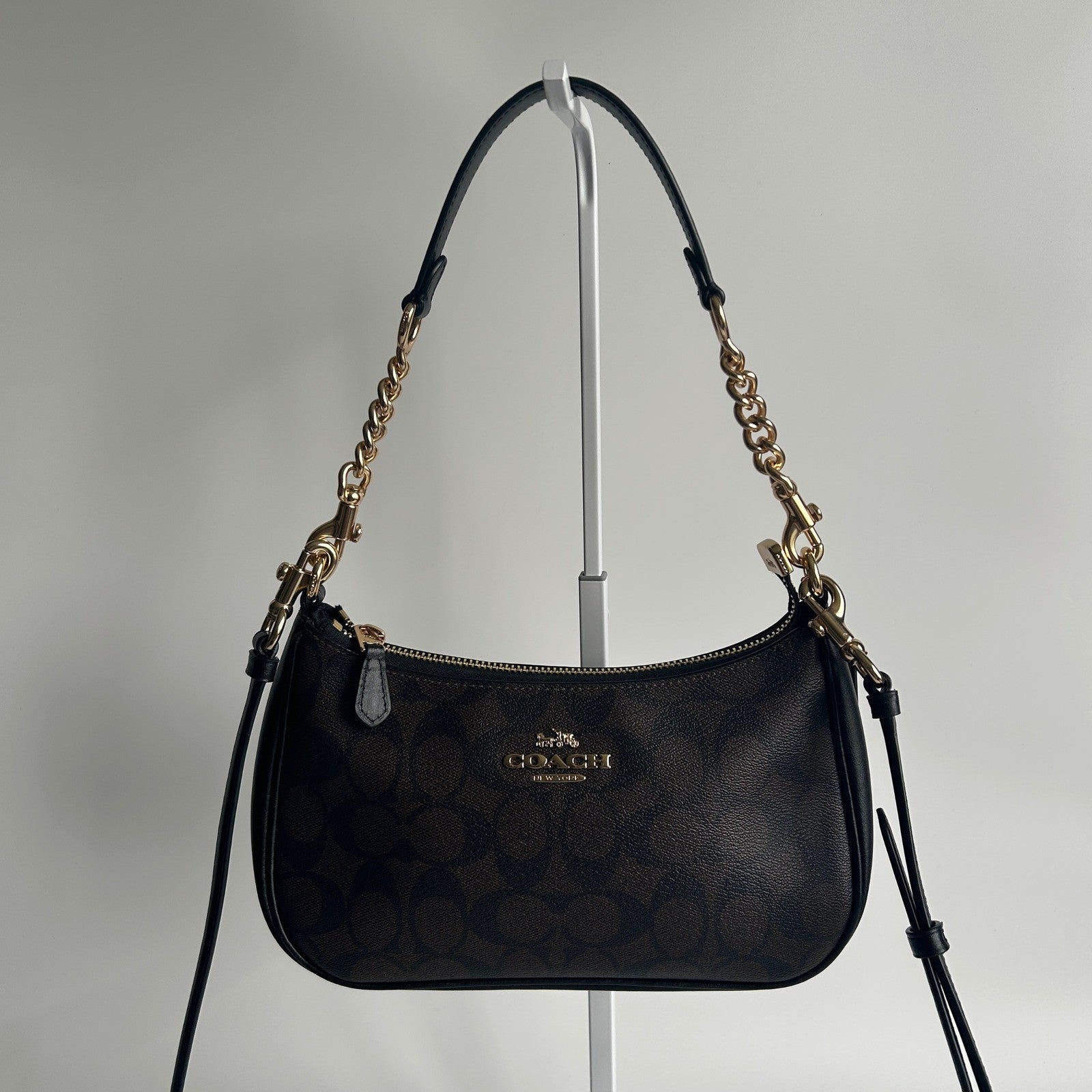 Coach Teri Brown Signature Coated Canvas Leather Shoulder Bag Excellent