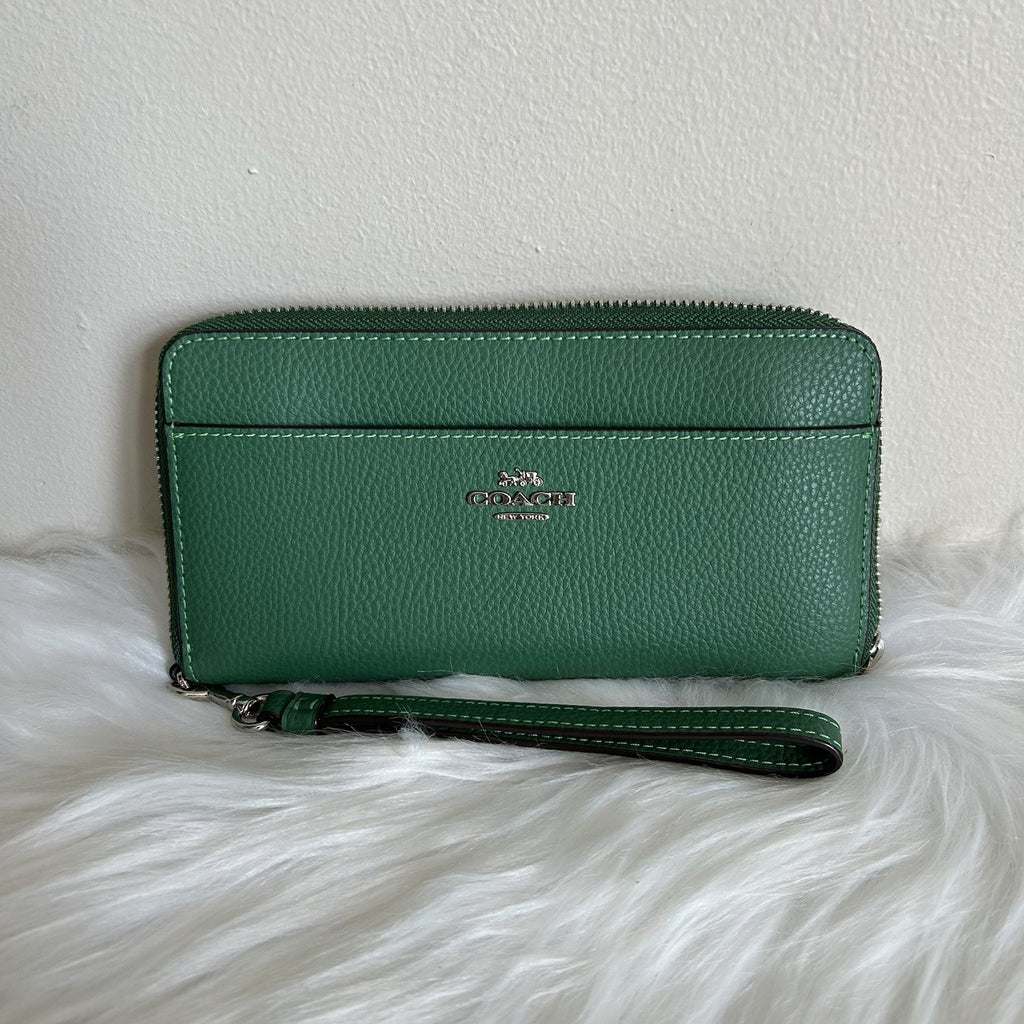 Coach Accordion Zip Green Pebbled Leather Wristlet Wallet Excellent