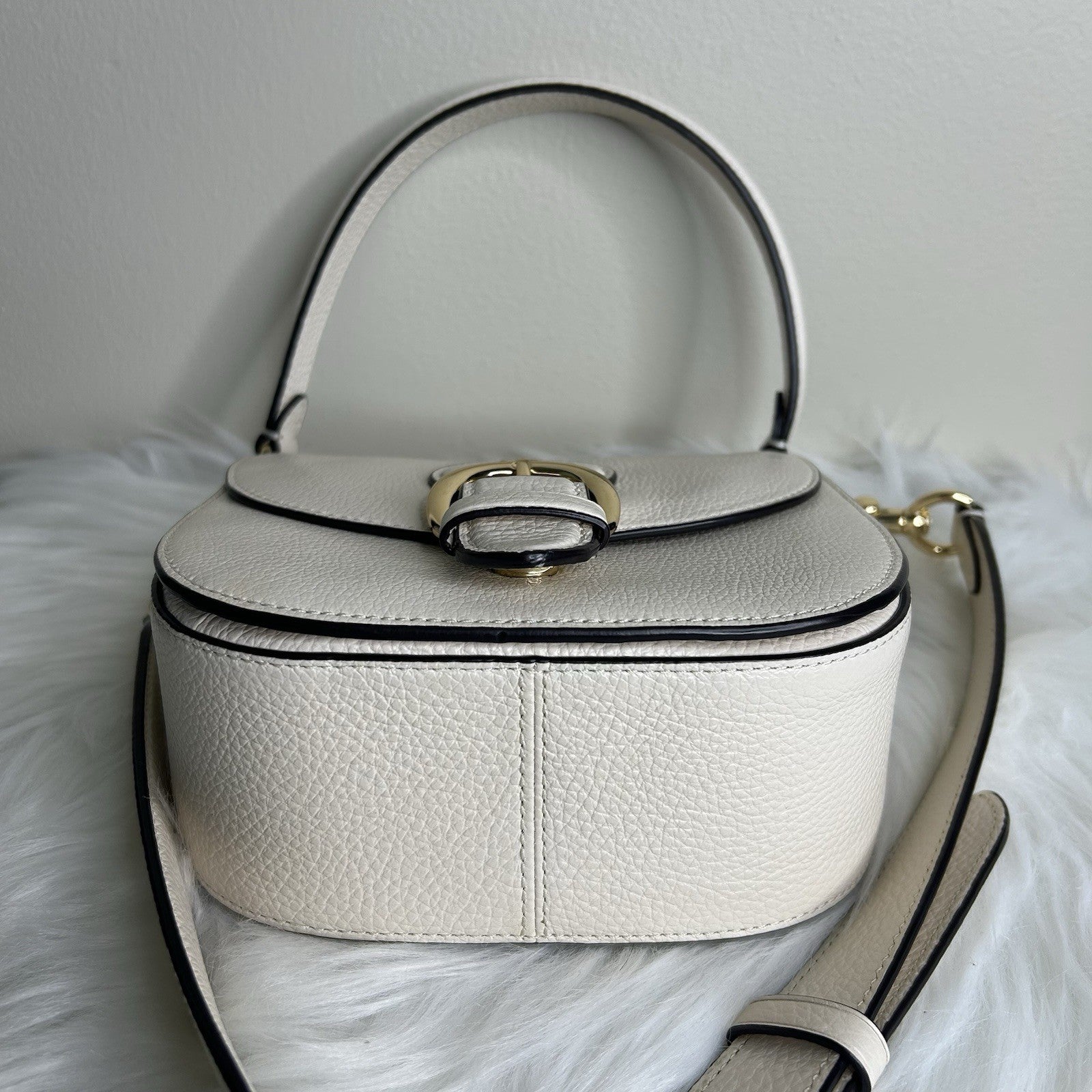 Coach Kleo 17 Chalk White Pebbled Leather Shoulder Bag Excellent