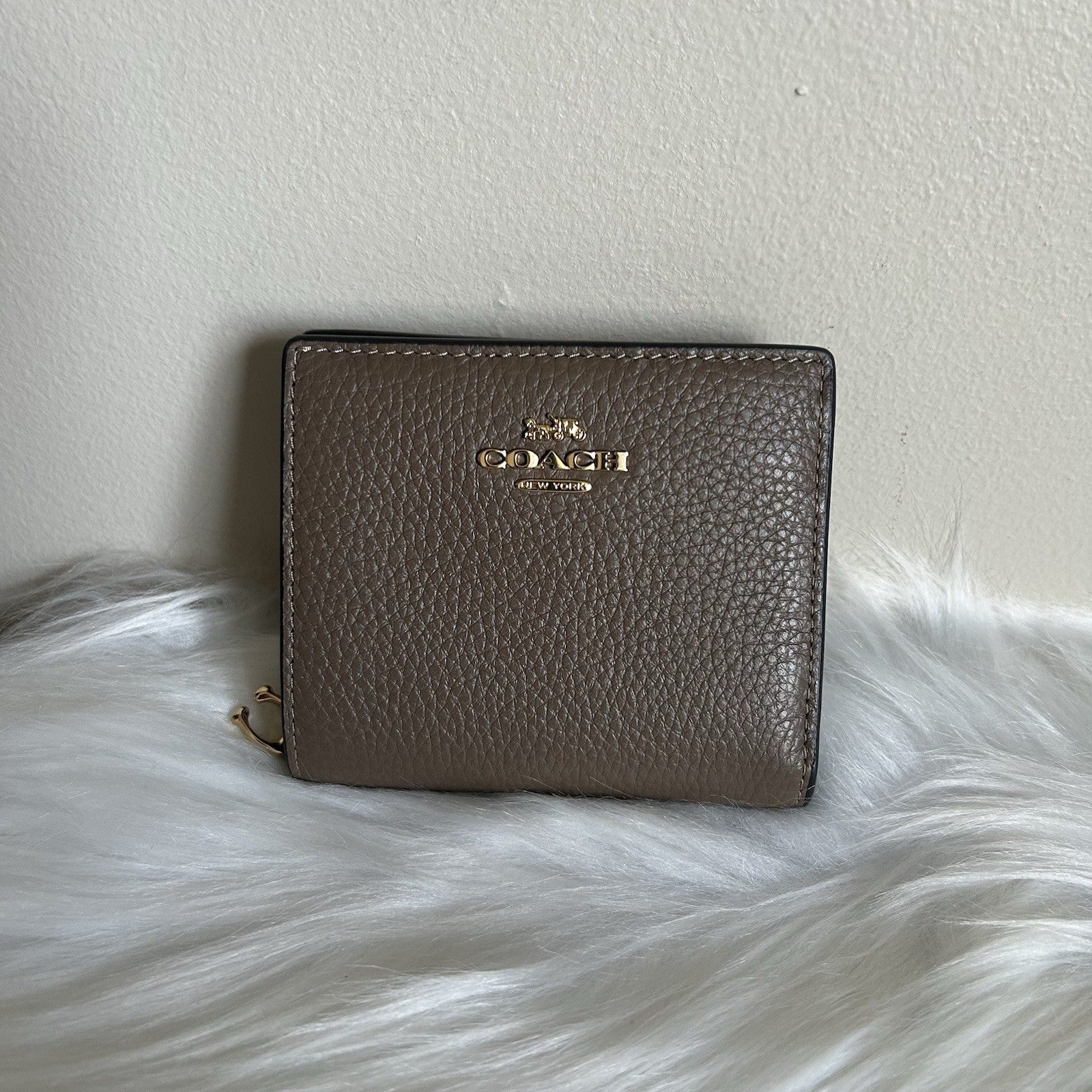Coach Snap Wallet Dark Stone Pebbled Leather C2862 NWT