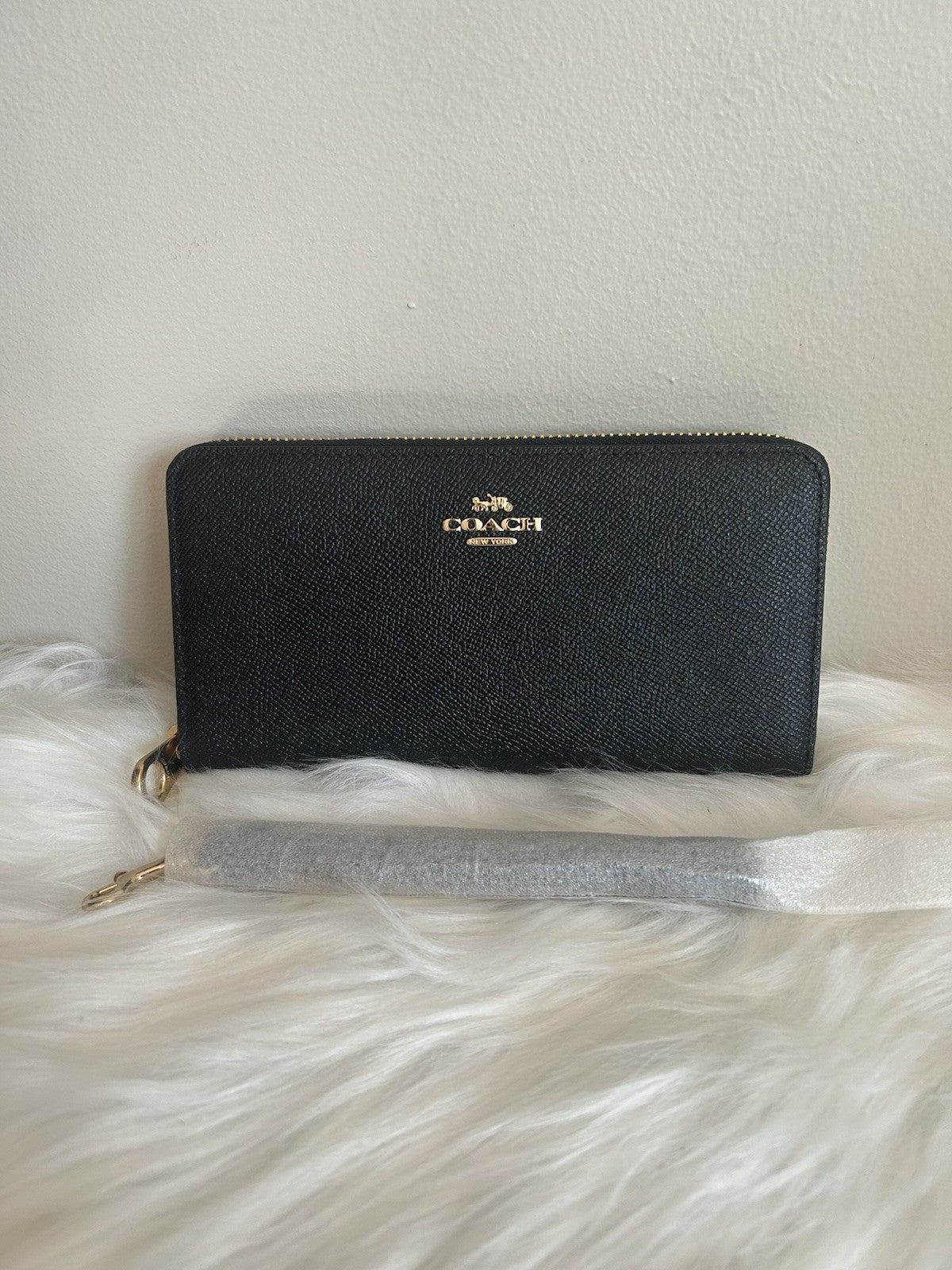 NWOT Coach Long Zip Around Wallet In Gold/Black