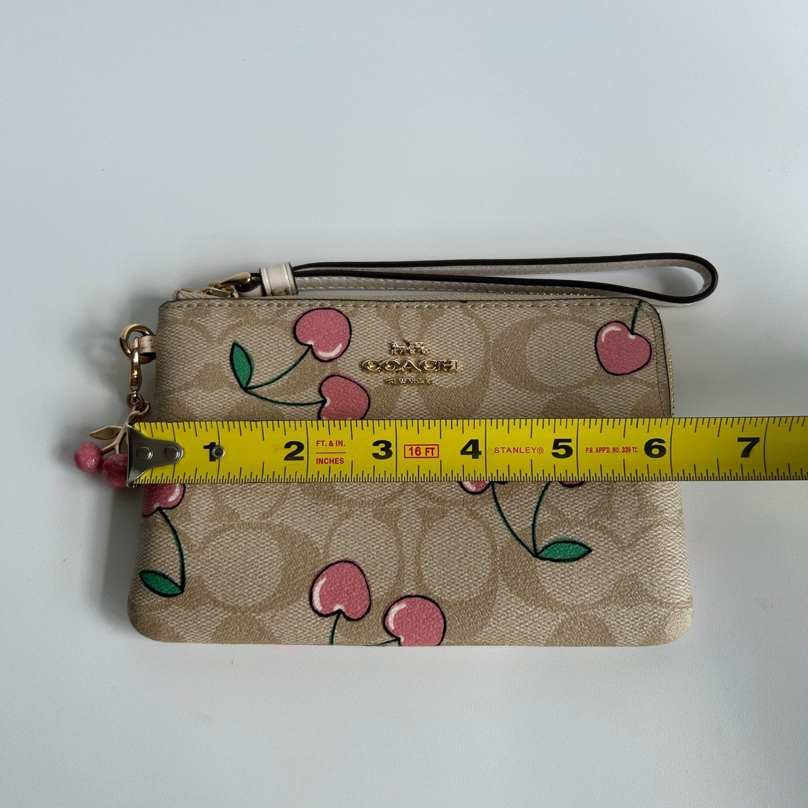 Coach Corner Zip Wristlet Khaki Pink Heart Cherry Canvas Leather Excellent