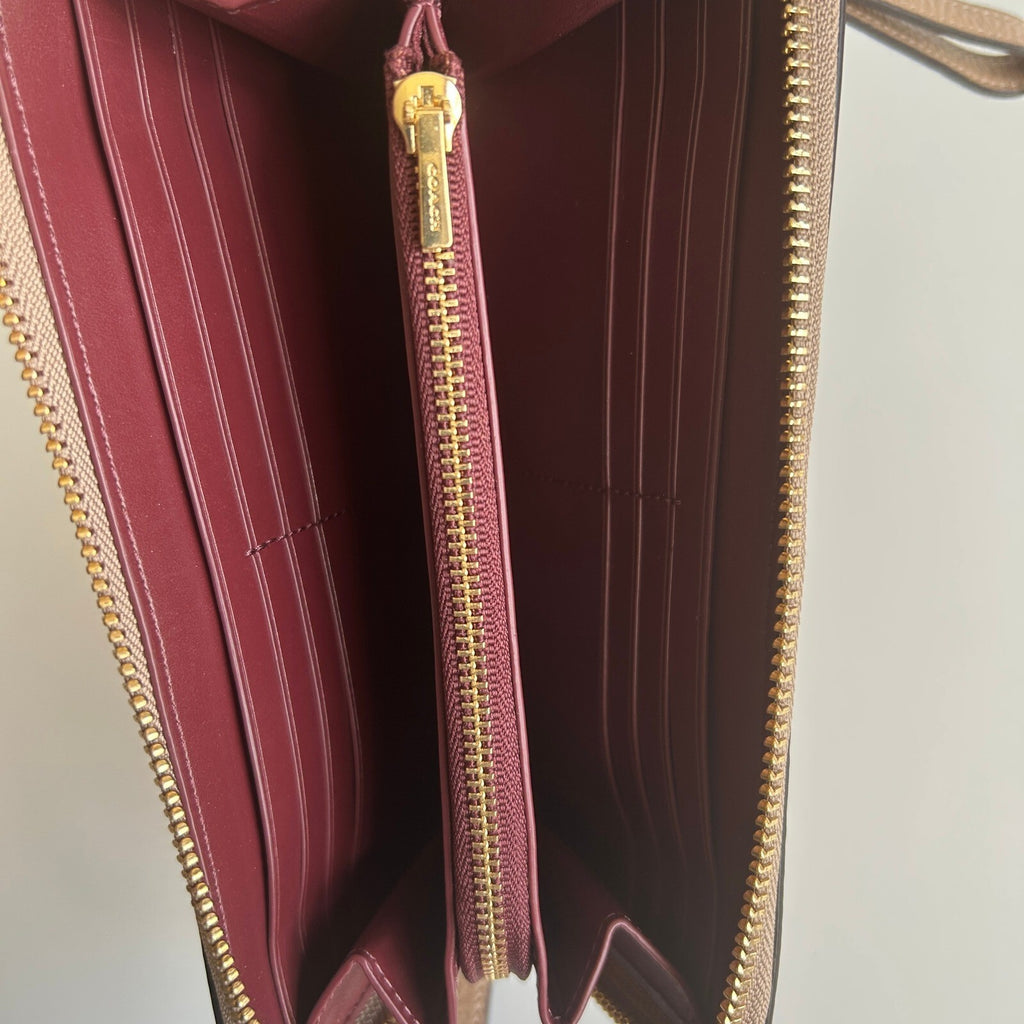 Coach Accordion Zip Wallet Taupe Beige Pebble Leather Wristlet 6643
