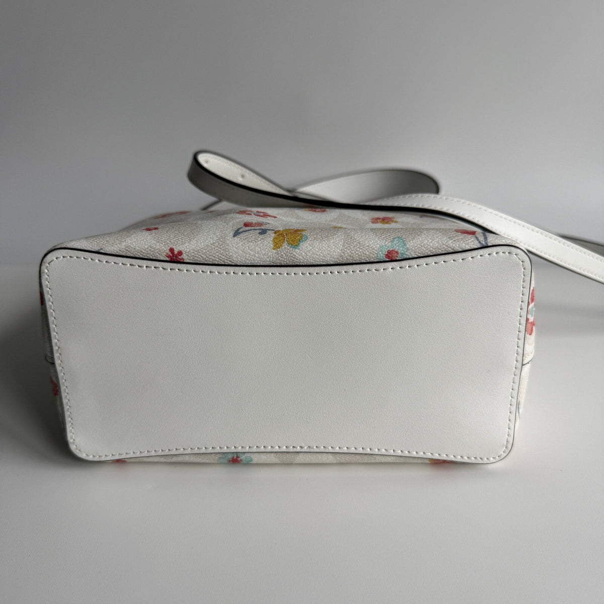 Coach Small Town Bucket Bag White Signature Canvas Mystical Floral Print C8610