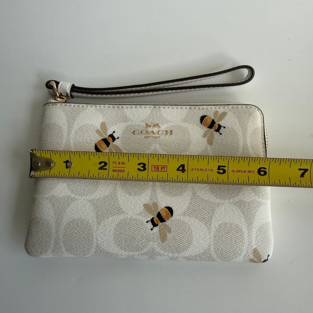 Coach Corner Zip Wristlet Glacier White Signature Canvas Bee Print C8674