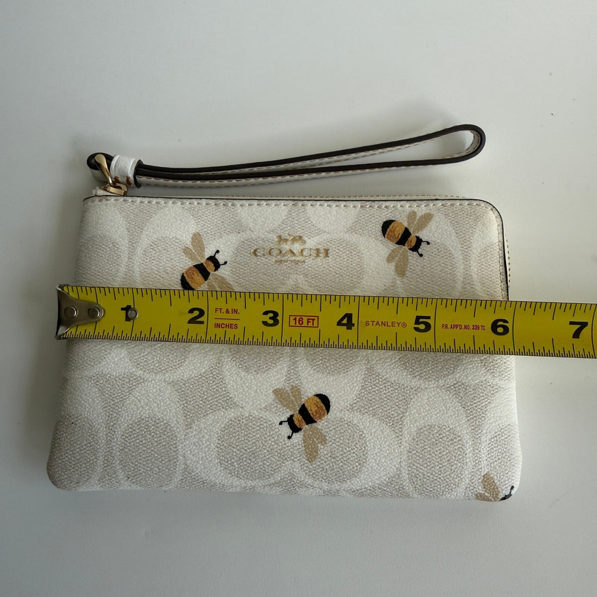 Coach Corner Zip Wristlet Glacier White Signature Canvas Bee Print C8674