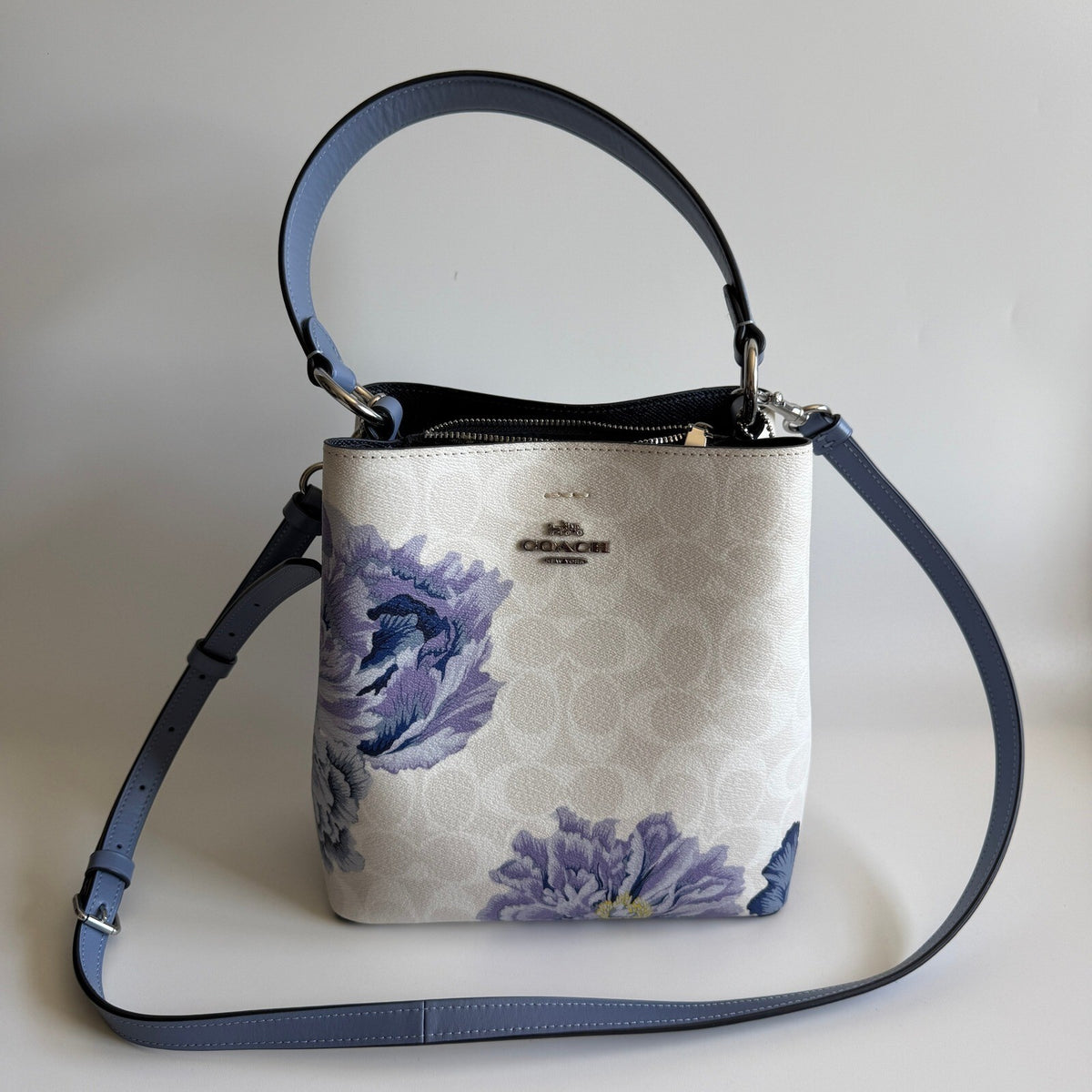 Coach Small Town Bucket Bag Chalk Signature Canvas Kaffe Fassett Print 6024