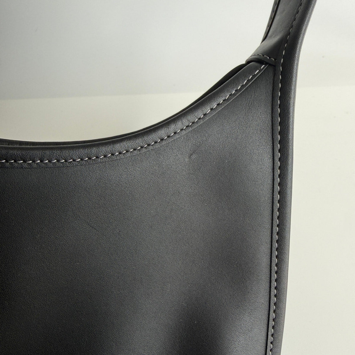 Coach Curve Zip Shoulder Bag Black Glovetanned Leather CAF110