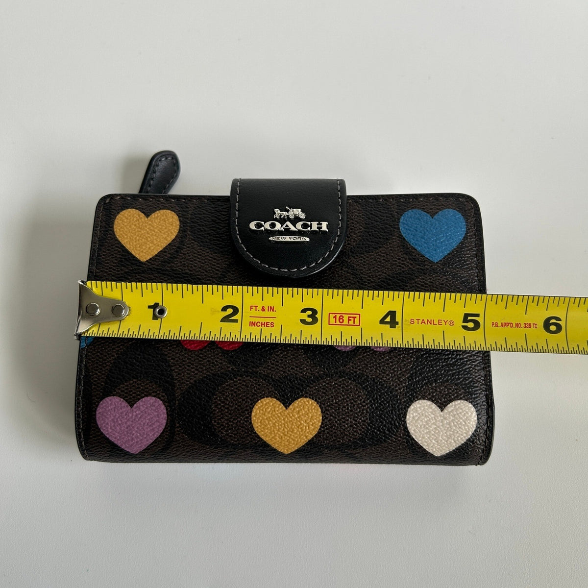 Coach Medium Corner Zip Wallet Multicolor Signature Canvas Heart Print CP418