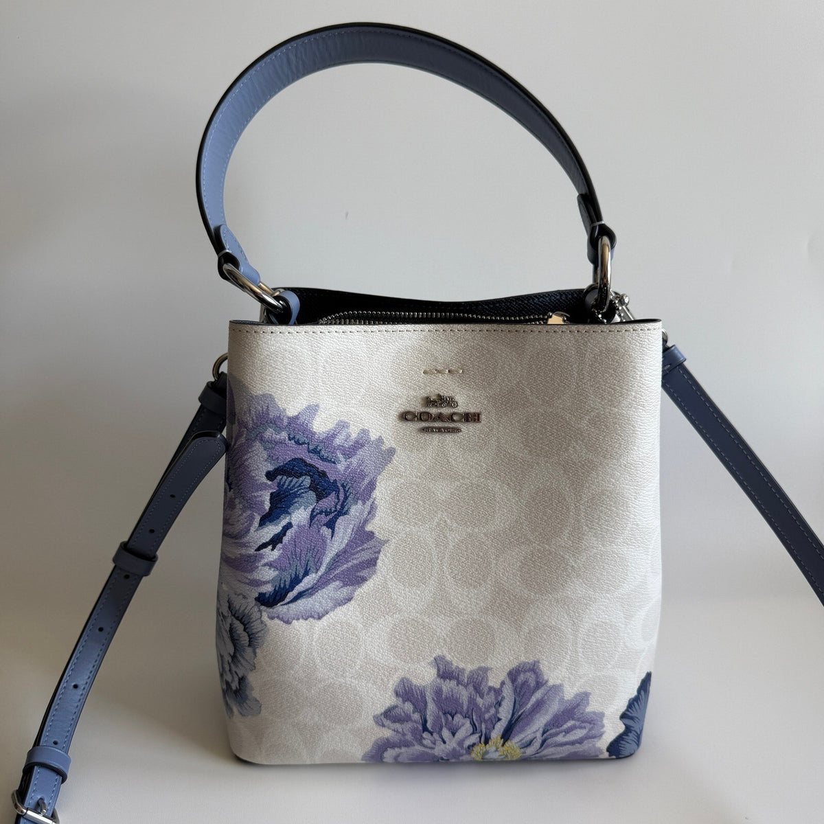 Coach Small Town Bucket Bag Chalk Signature Canvas Kaffe Fassett Print 6024