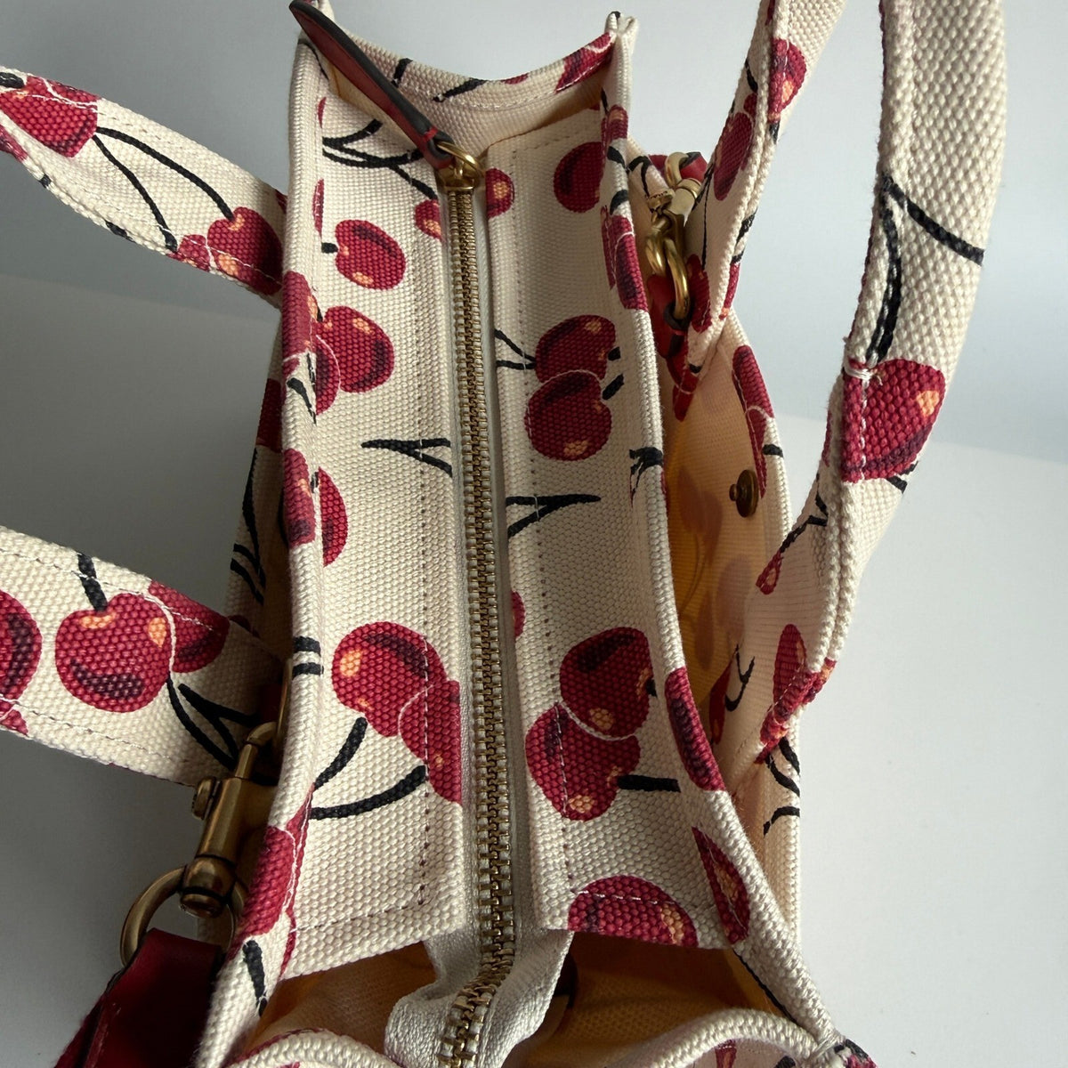 Coach Cargo Tote Bag 26 Chalk Multi Cherry Print Canvas CY935