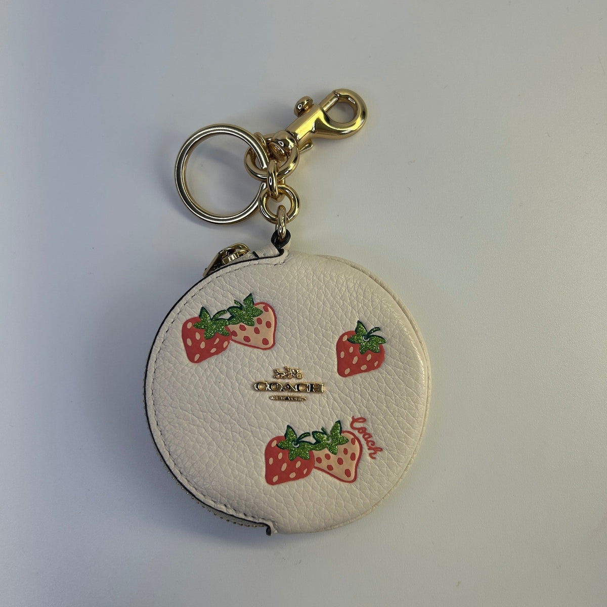 Coach Circular Coin Pouch Chalk White Pebbled Leather Strawberry Excellent0