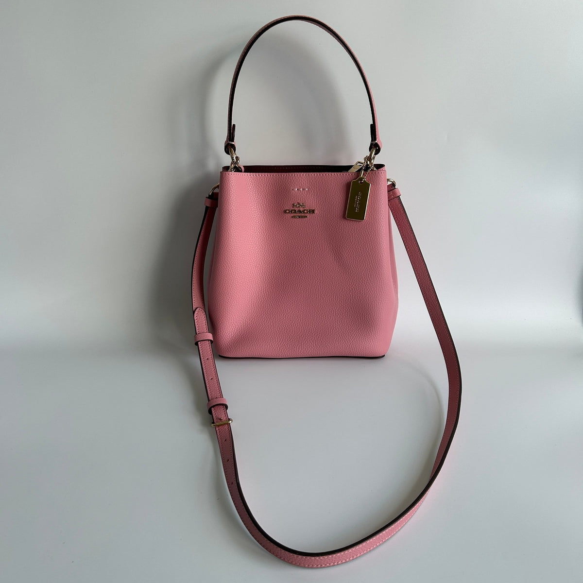 Coach Small Town Bucket Bag Pink Pebbled Leather Shoulder Bag Excellent1