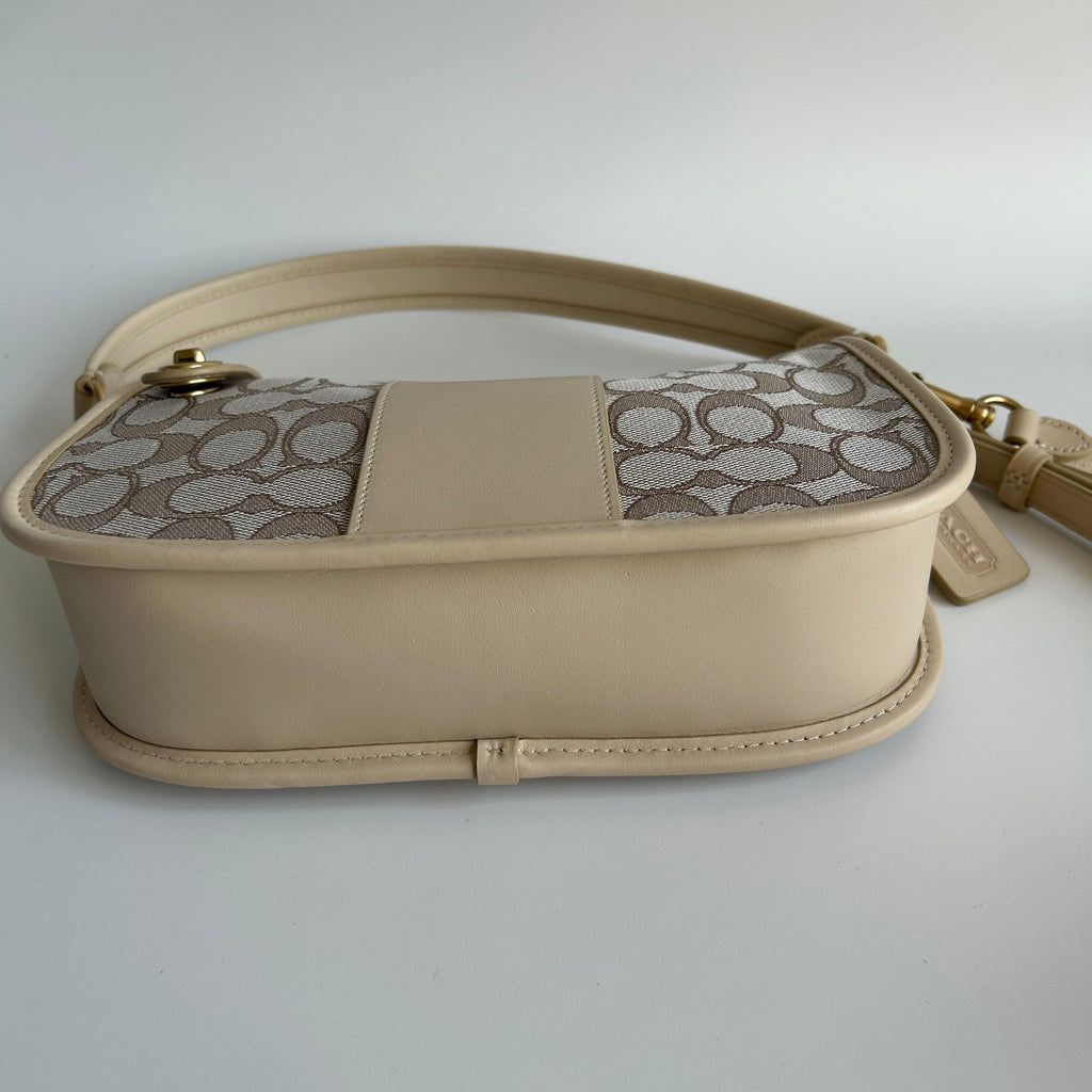 Coach Swinger Bag Chalk Beige Signature Jacquard Leather Shoulder Bag Excellent3