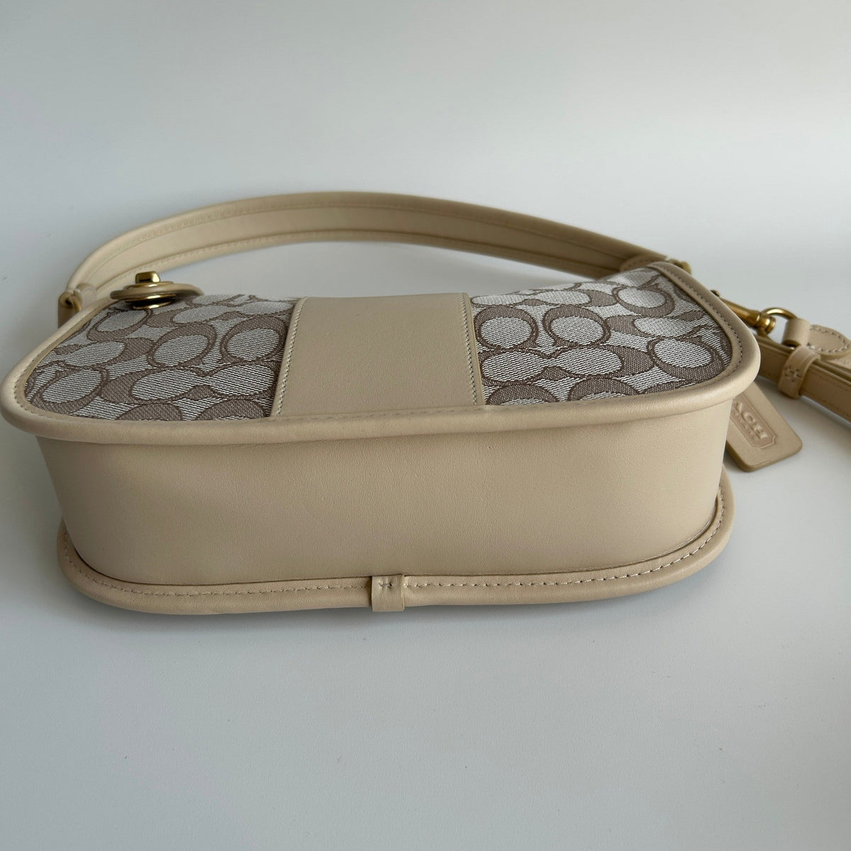 Coach Swinger Bag Chalk Beige Signature Jacquard Leather Shoulder Bag Excellent3