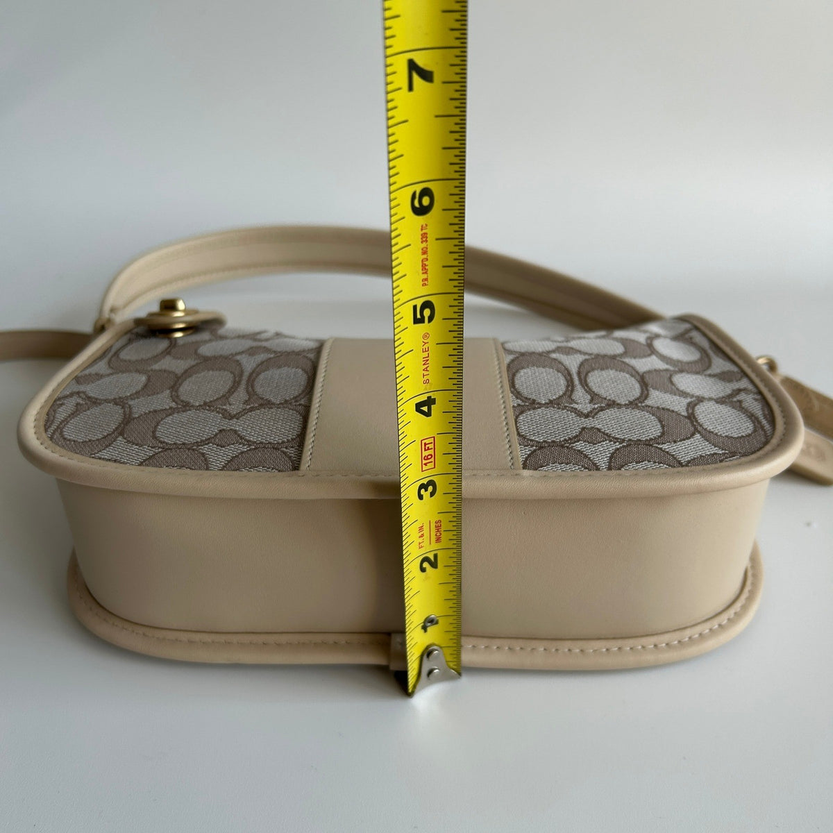 Coach Swinger Bag Chalk Beige Signature Jacquard Leather Shoulder Bag Excellent8