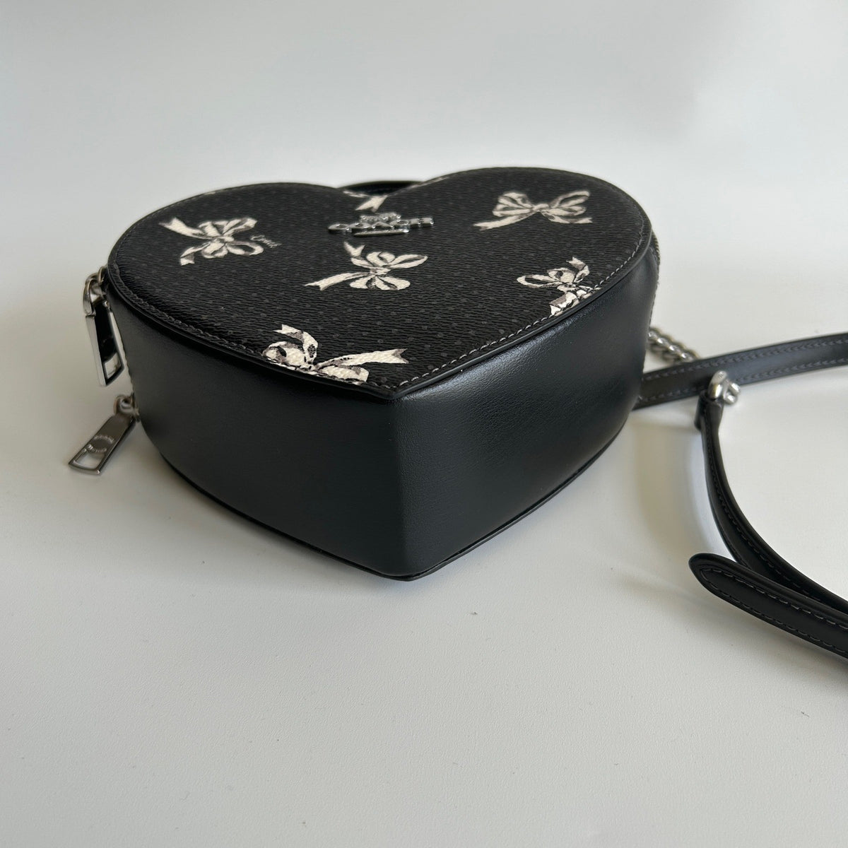 Coach Heart Crossbody Black Bow Print Coated Canvas Bag Excellent5