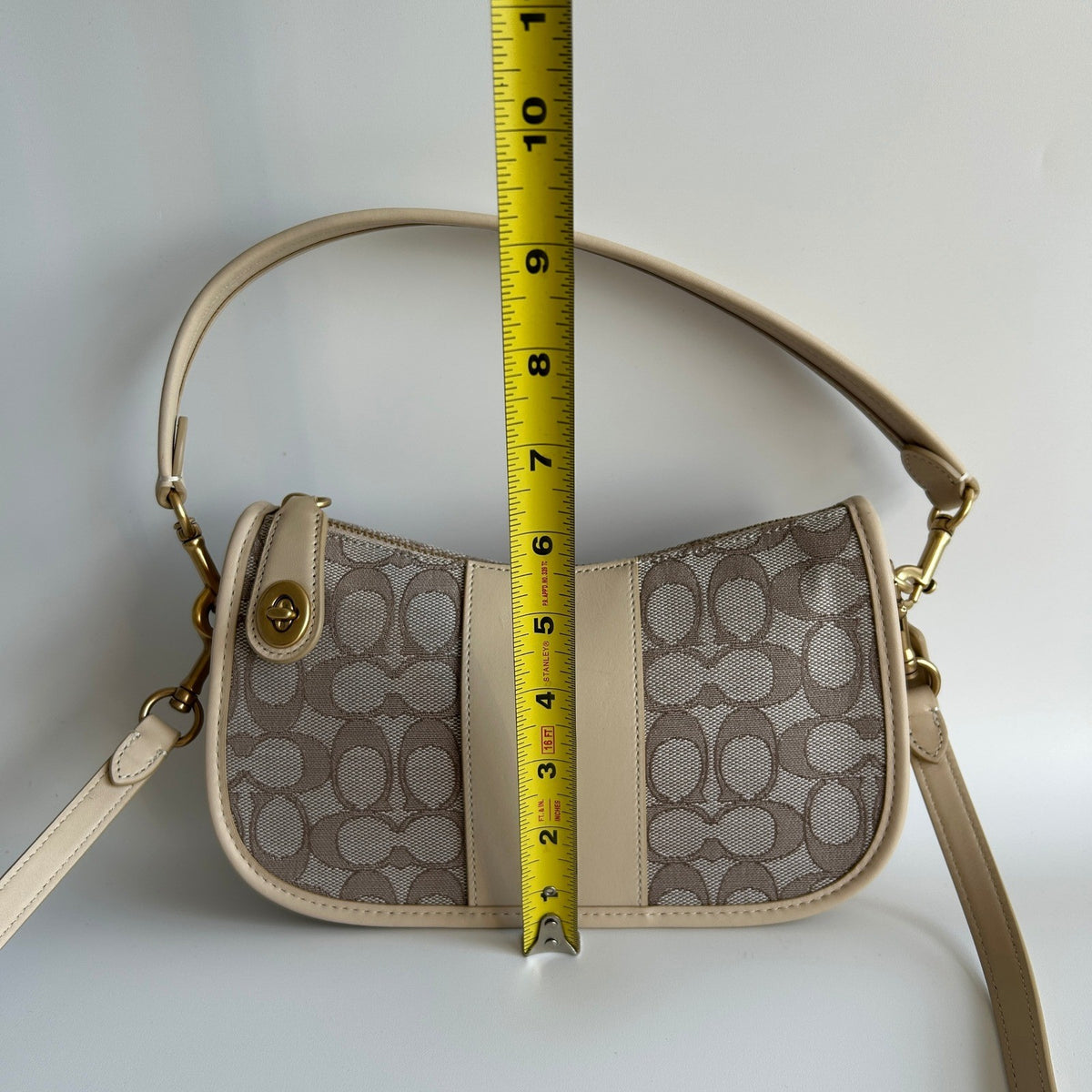 Coach Swinger Bag Chalk Beige Signature Jacquard Leather Shoulder Bag Excellent7