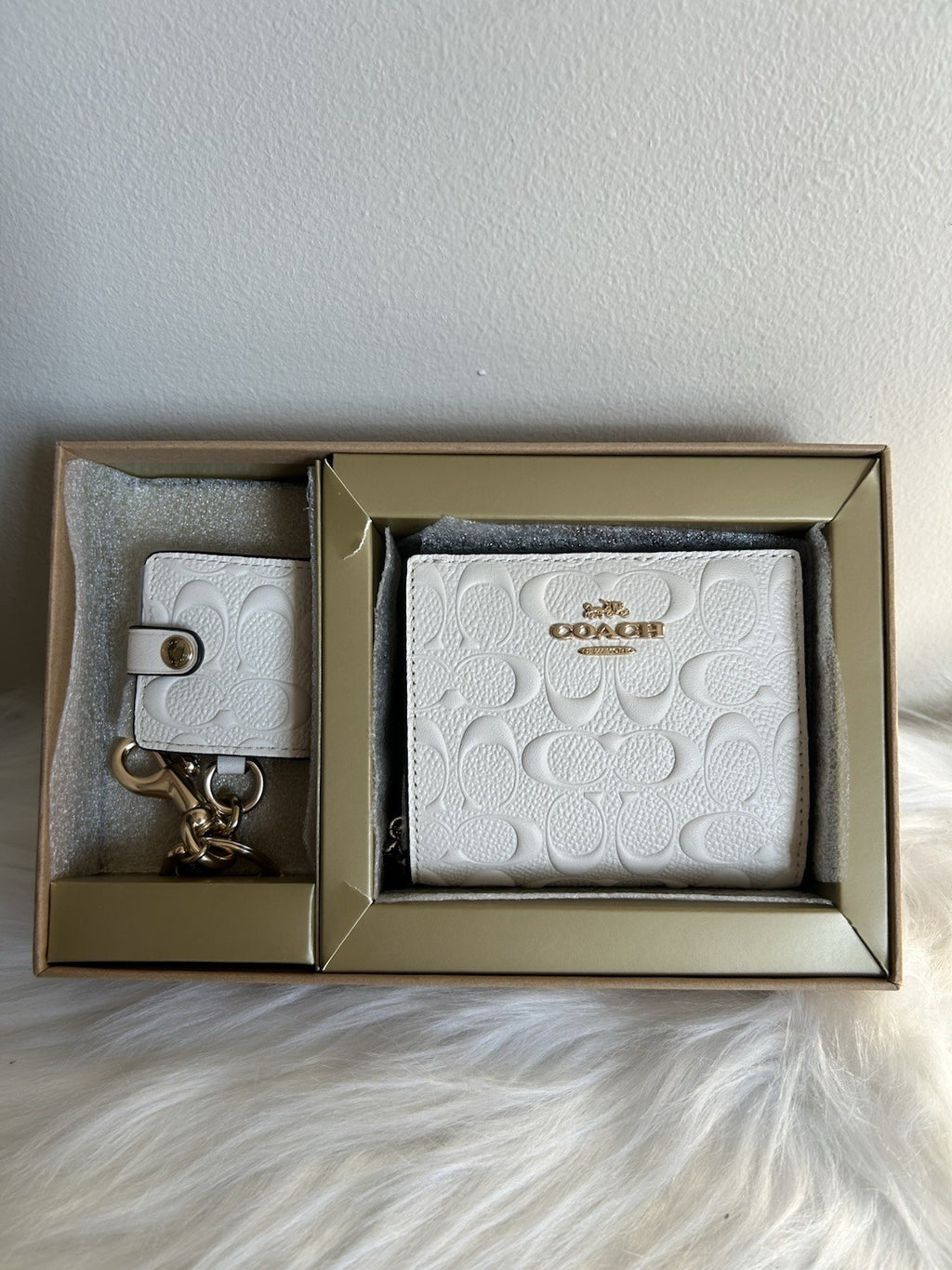 Coach Signature Leather Snap Wallet Keychain Set Chalk White NEW0
