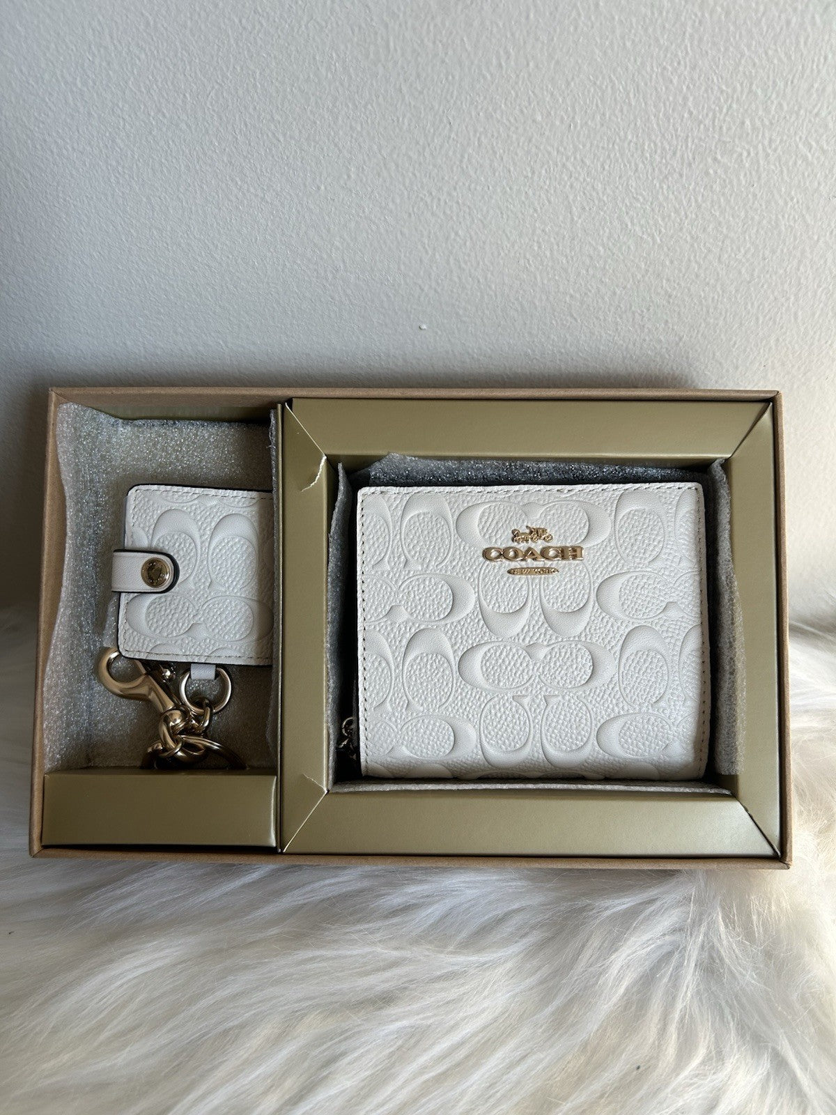 Coach Signature Leather Snap Wallet Keychain Set Chalk White NEW0