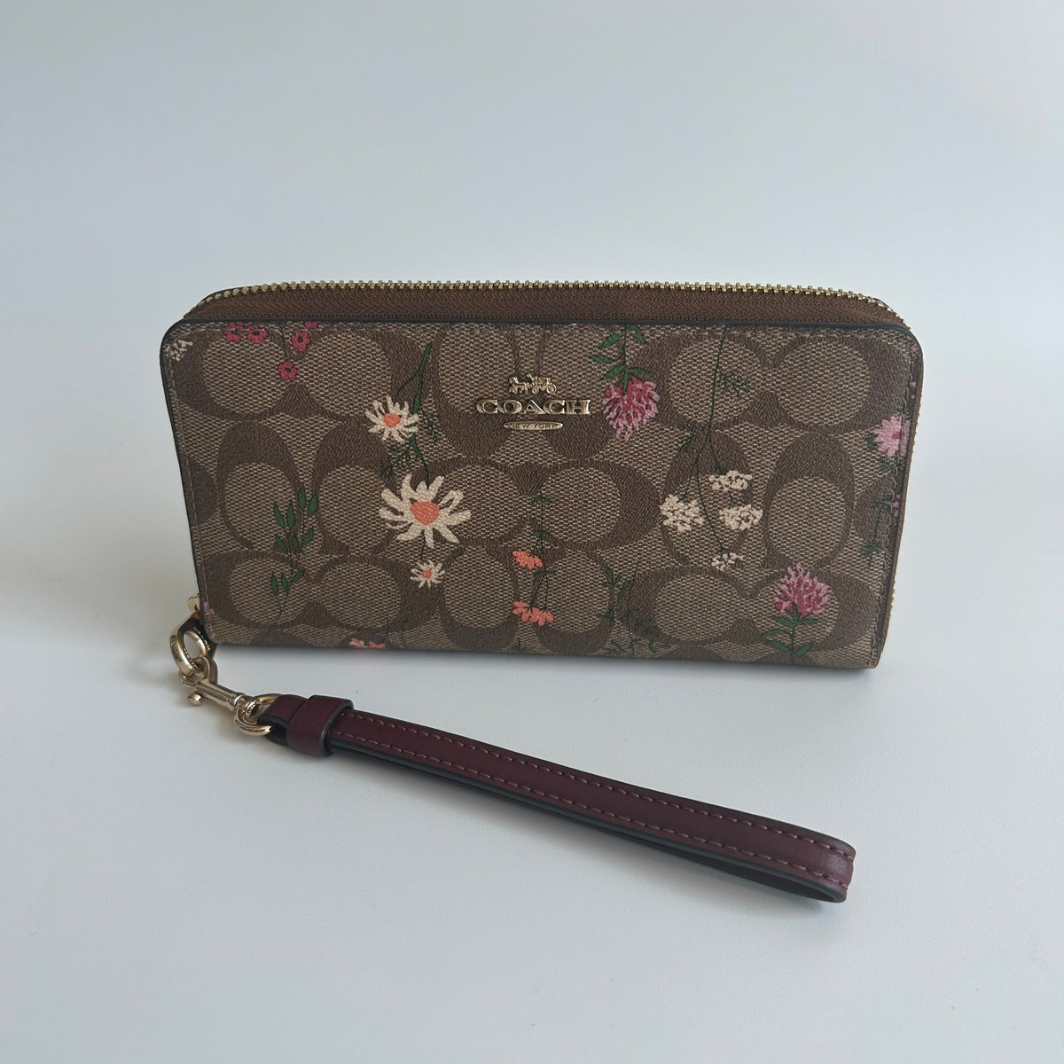 Coach Wildflower Signature Canvas Brown Leather Zip Around Wristlet Excellent0