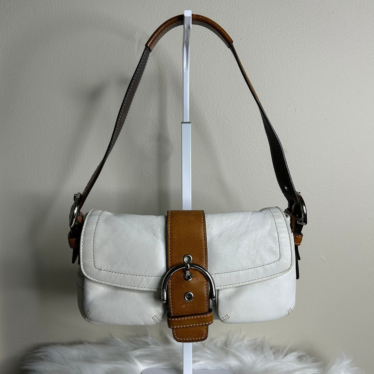 Coach Soho Buckle Flap White Tan Leather Shoulder Bag GOOD0
