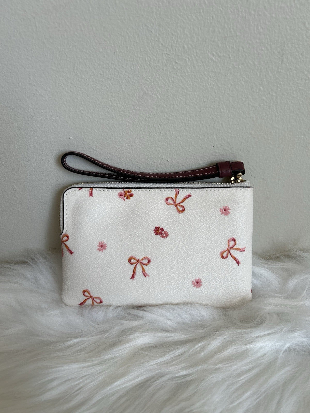 Coach Small Wristlet Chalk White Bow Print Coated Canvas Excellent1