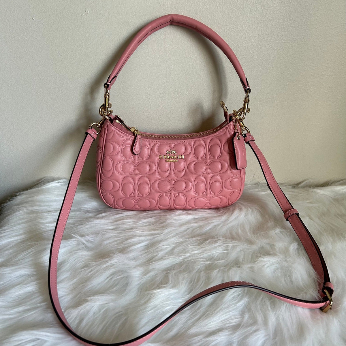 Coach Teri Pink Signature Leather Shoulder Bag Excellent1