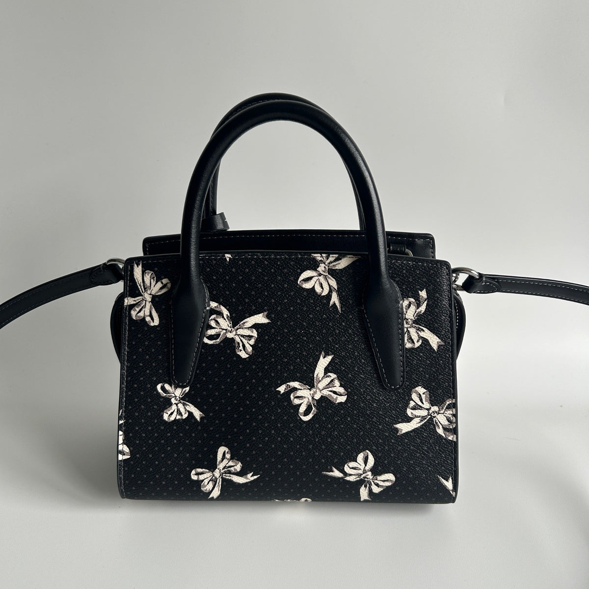 Coach Andrea Carryall Black Bow Print Leather Crossbody Bag CAA77 Excellent1
