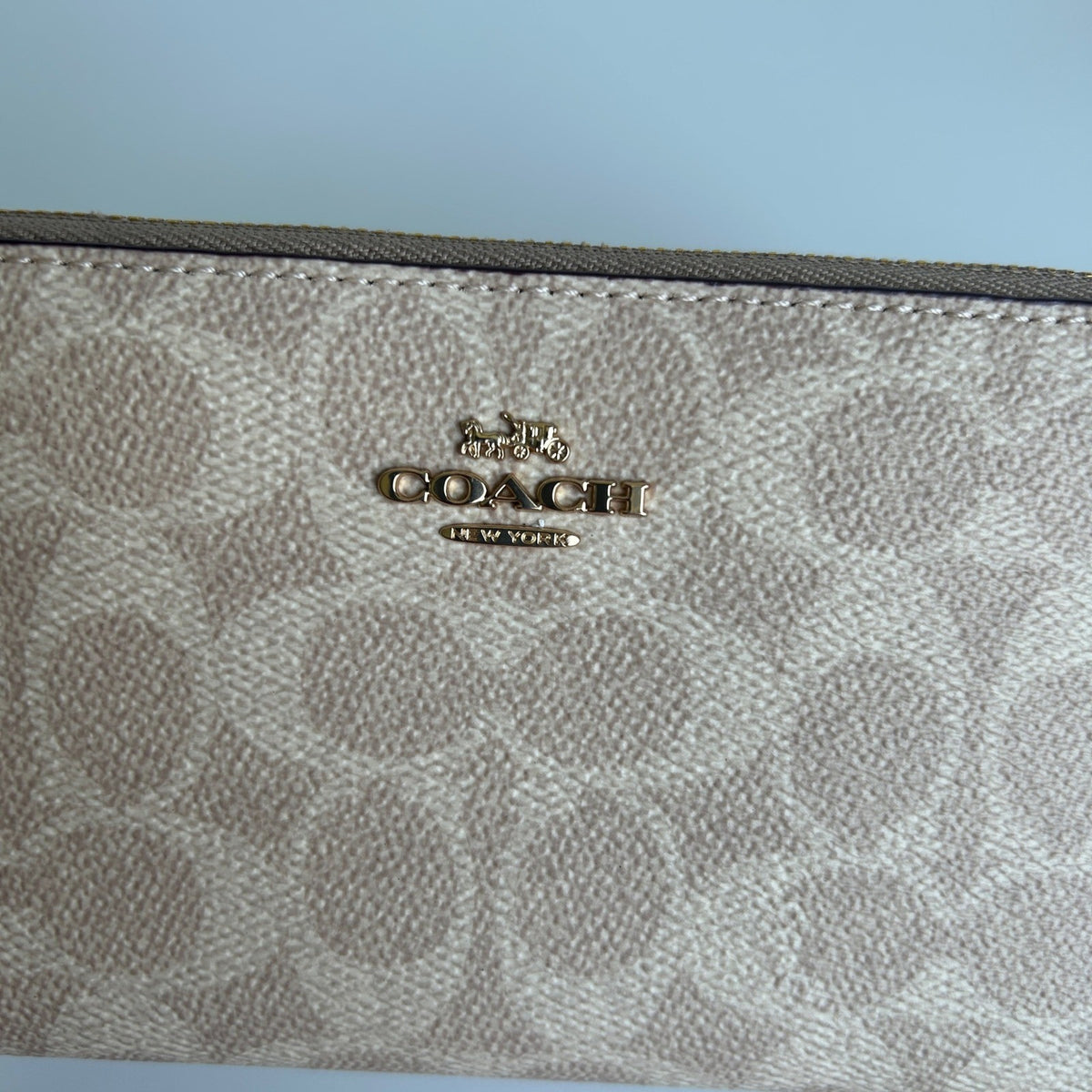 Coach Accordion Zip Chalk Taupe Signature Canvas Wallet Excellent4