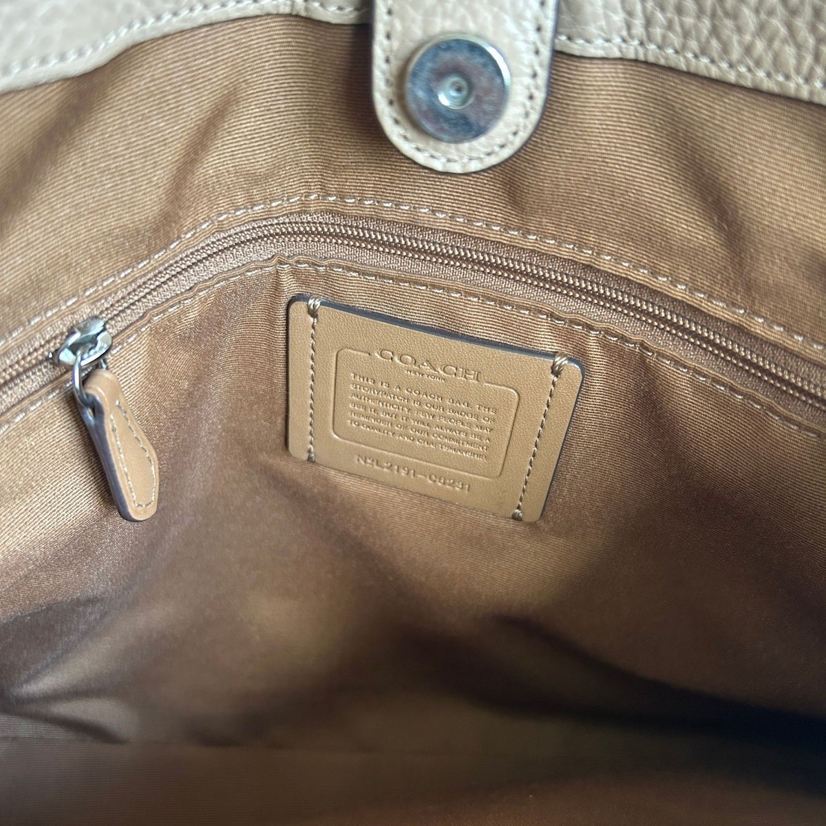 Coach Kristy Taupe Pebbled Leather Shoulder Bag Excellent5