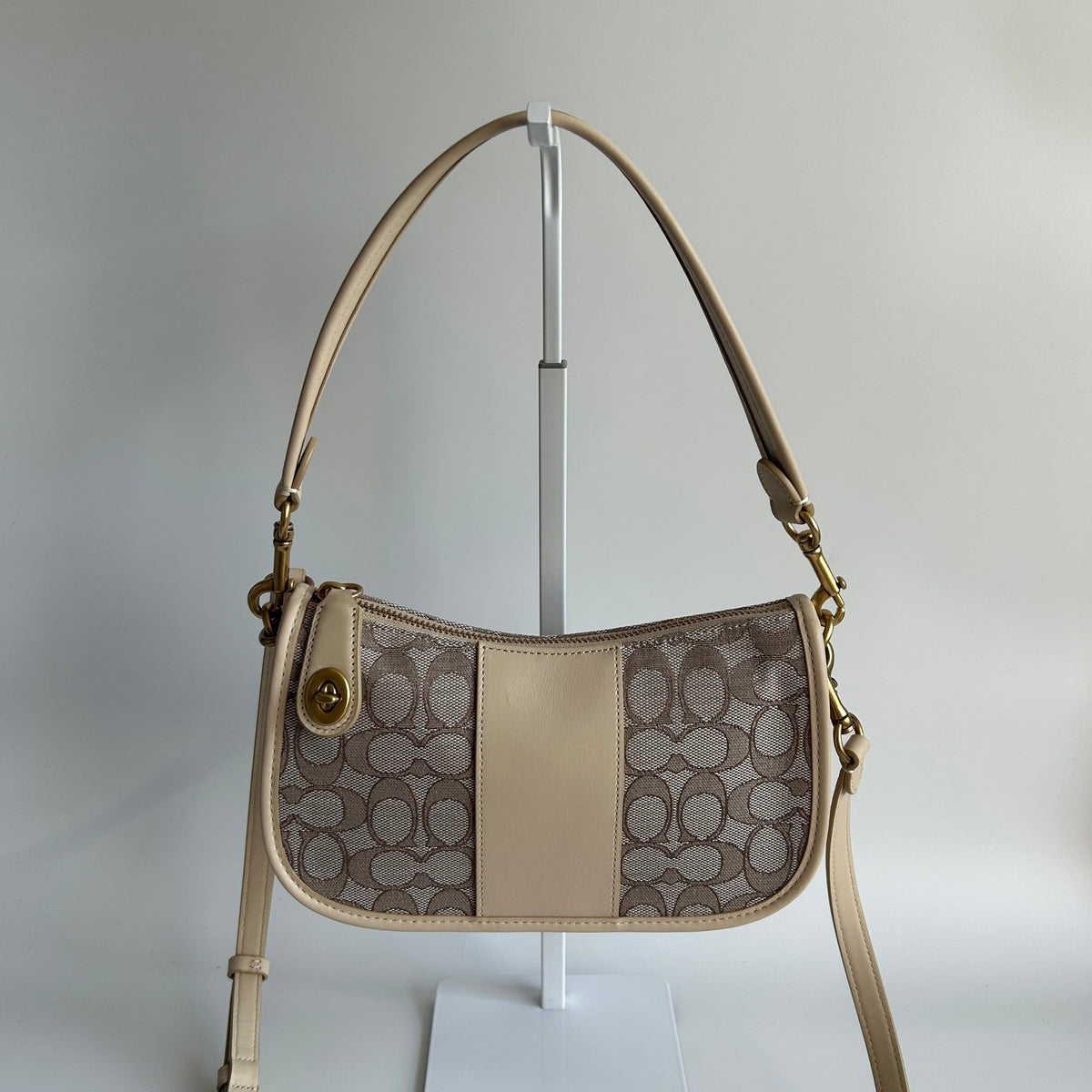 Coach Swinger Bag Chalk Beige Signature Jacquard Leather Shoulder Bag Excellent0