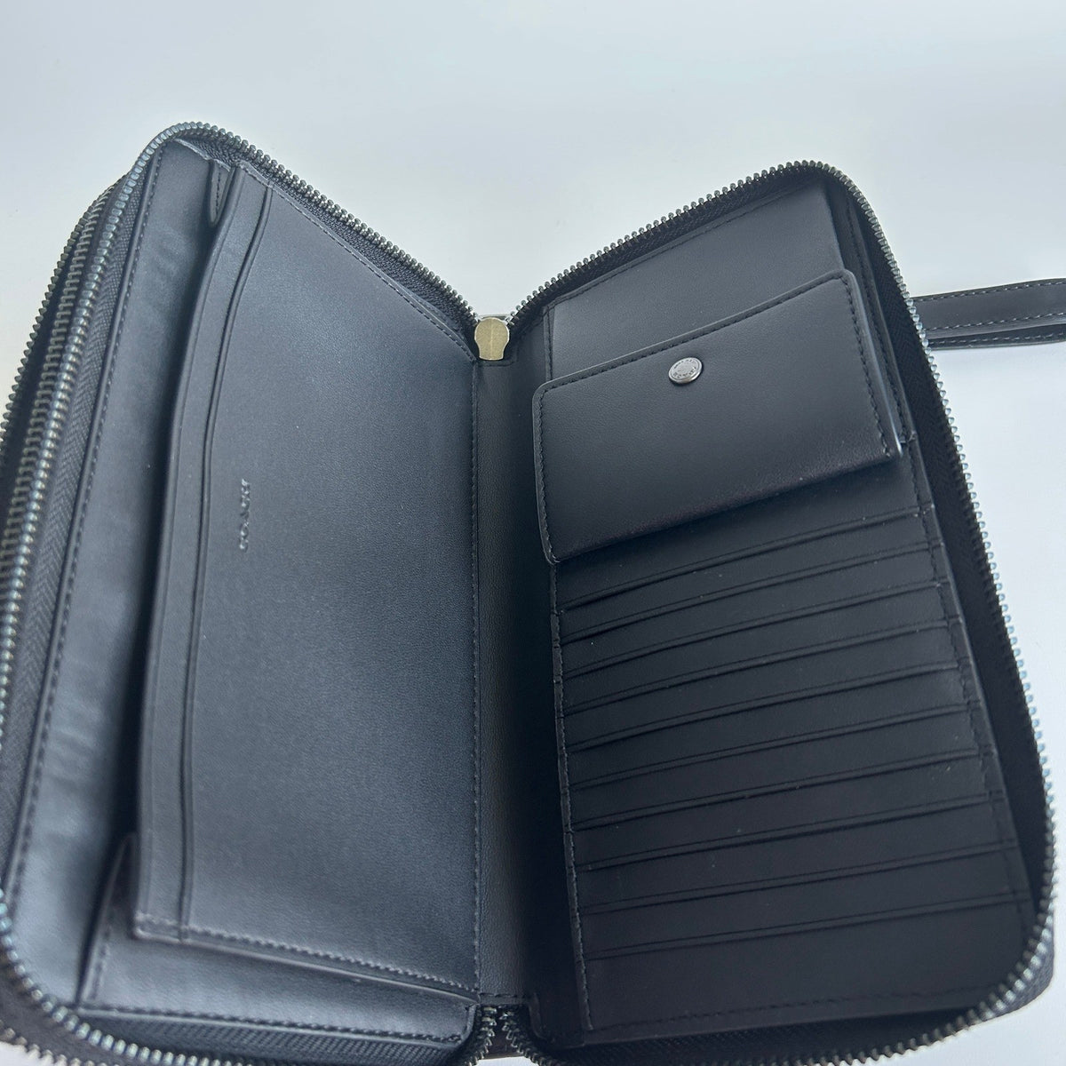 Coach Double Zip Travel Organizer Black Embossed Leather Wallet Excellent5