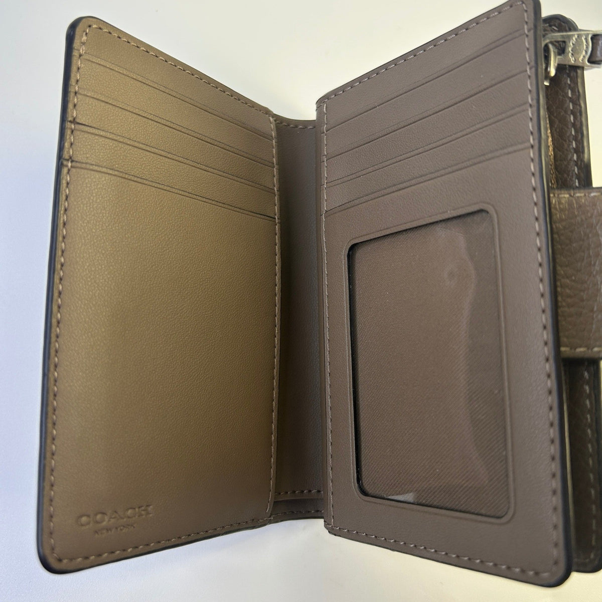 Coach Medium Corner Zip Dark Stone Pebbled Leather Wallet Excellent2