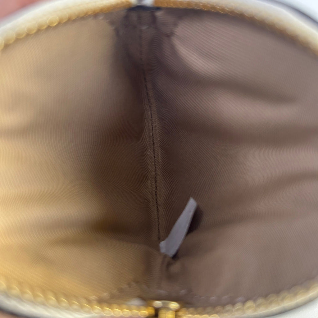 Coach Circular Coin Pouch Chalk White Pebbled Leather Strawberry Excellent2
