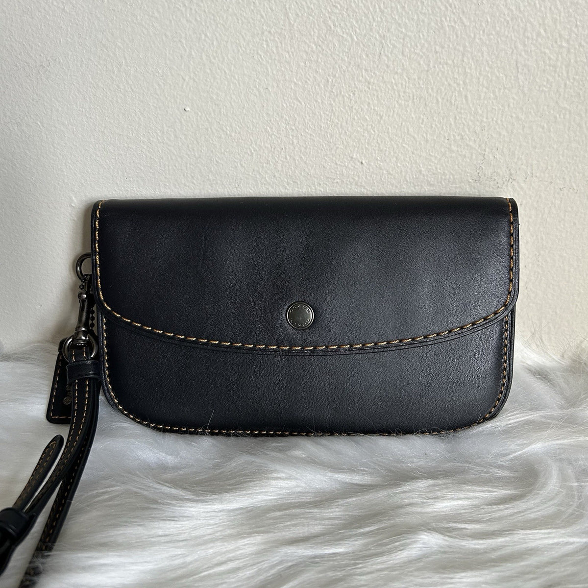 Coach Glovetanned Leather Black Wristlet Clutch GOOD0