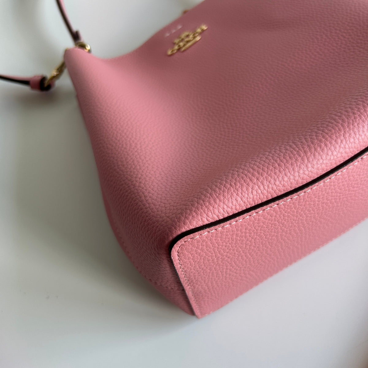 Coach Small Town Bucket Bag Pink Pebbled Leather Shoulder Bag Excellent5