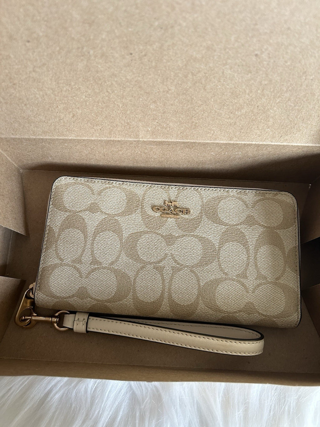 Coach Accordion Zip Wallet Light Khaki Chalk Canvas Leather Wristlet Excellent4