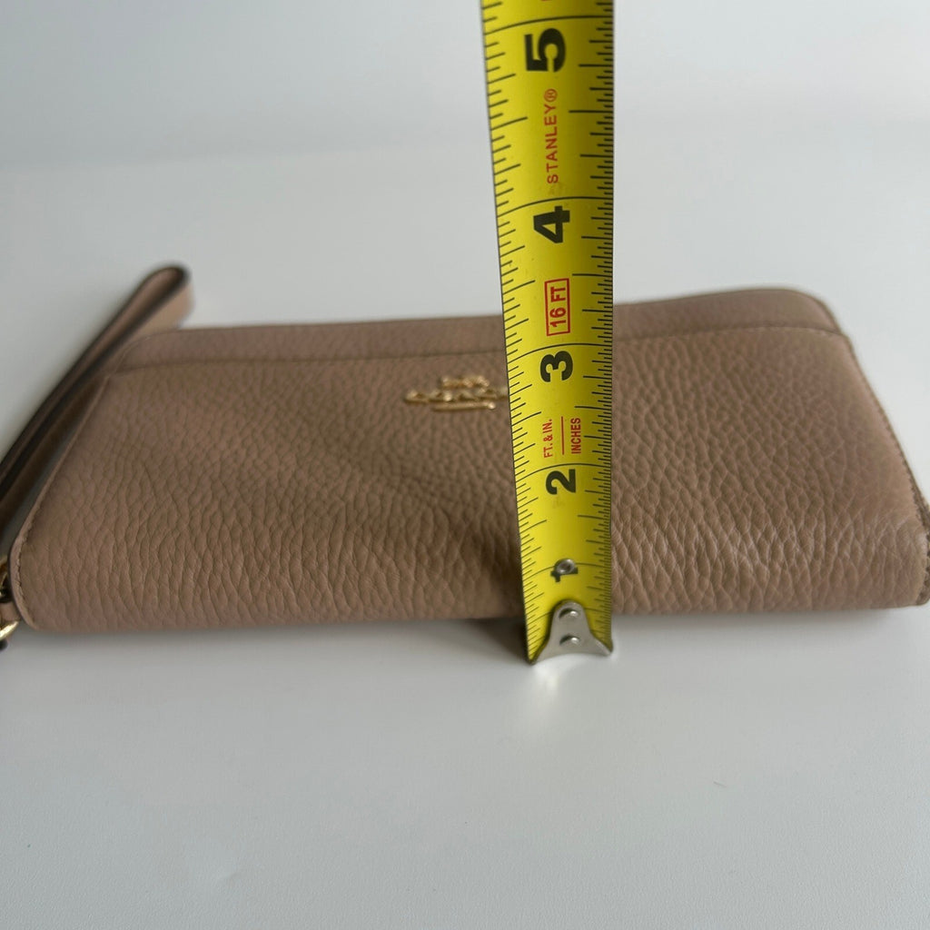 Coach Accordion Zip Wallet Taupe Beige Pebble Leather Wristlet 6643