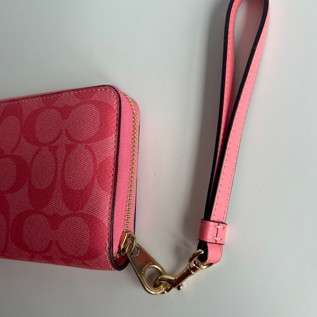 Coach Long Zip Around Wallet Pink Signature Canvas Wristlet C4452
