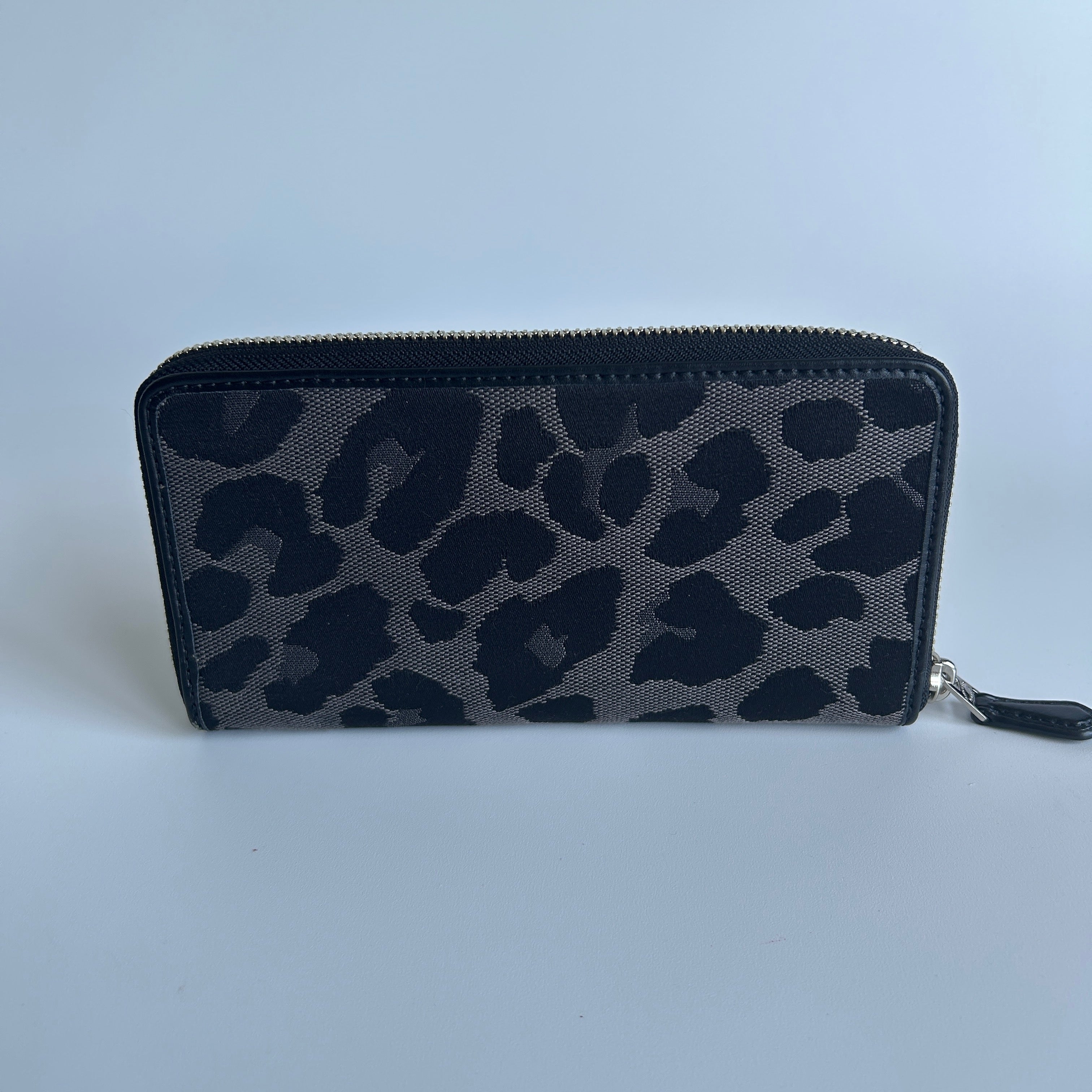 Coach Accordion Zip Wallet Black Grey Leopard Jacquard Leather Excellent
