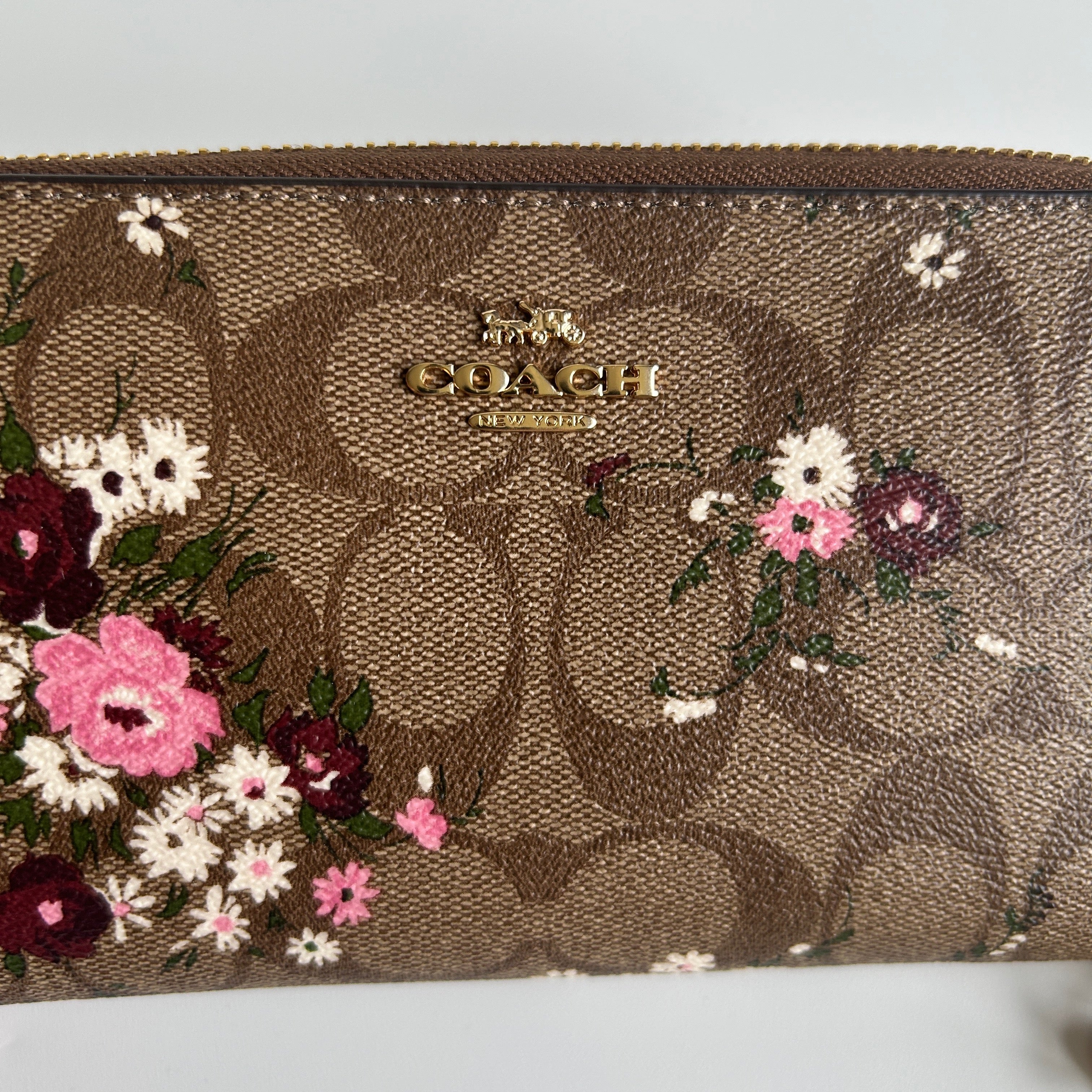 Coach C2847 Brown Pink Floral Signature Canvas Accordion Zip Wristlet Like New