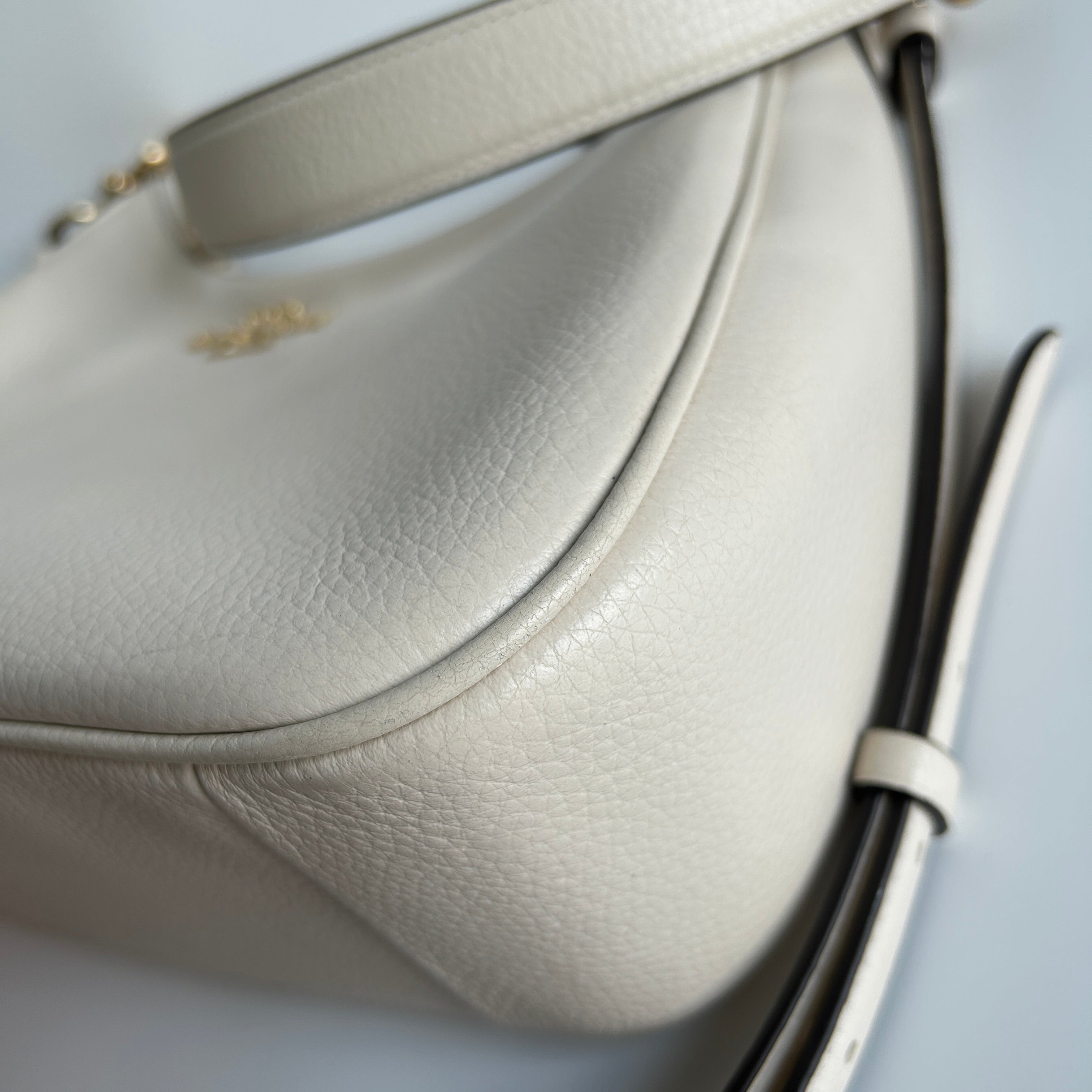 Coach Teri Hobo Chalk White Pebbled Leather Shoulder Bag Excellent