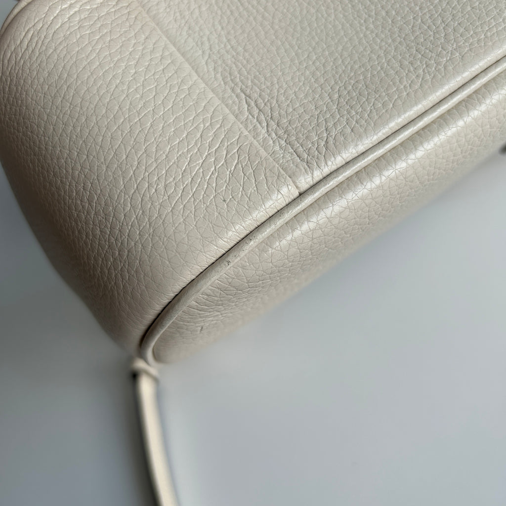 Coach Teri Hobo Chalk White Pebbled Leather Shoulder Bag Excellent