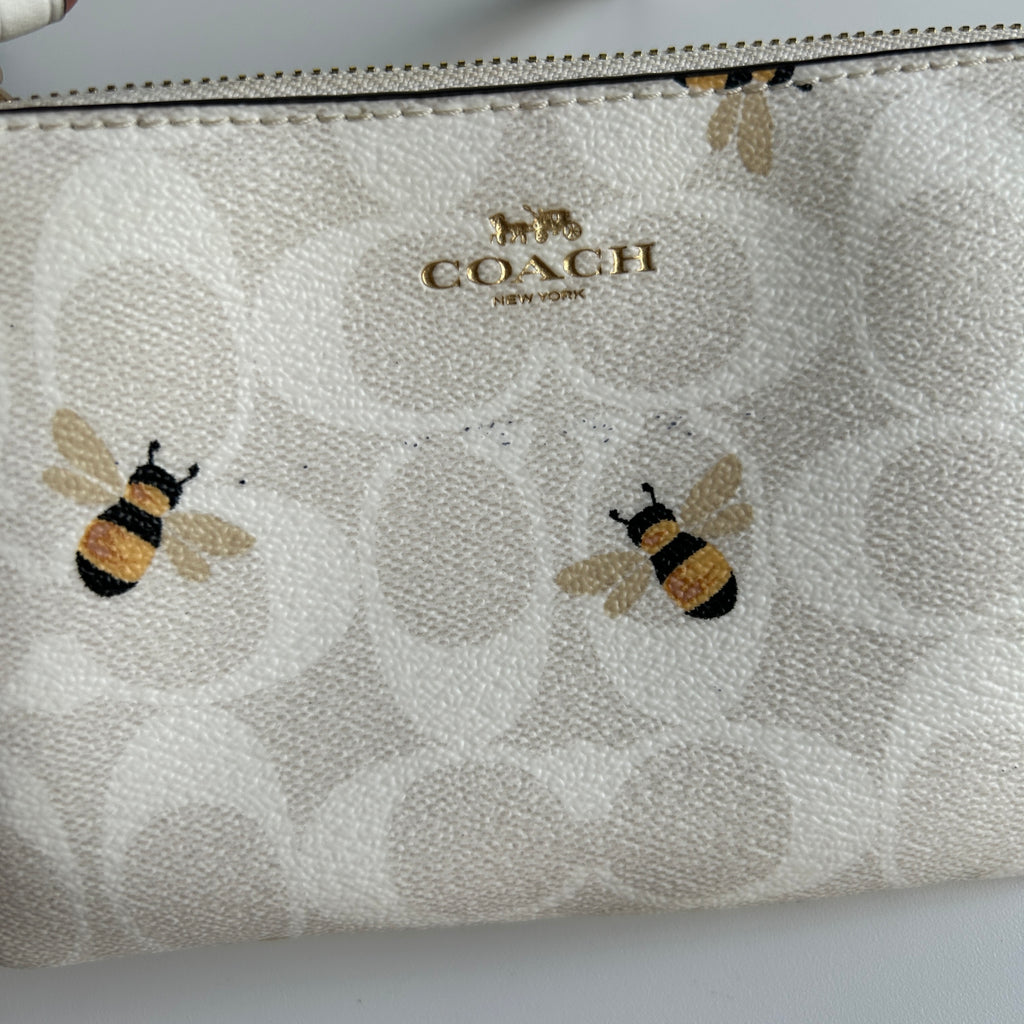 Coach Corner Zip Wristlet Chalk White Signature Canvas Bee Print Excellent